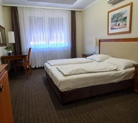 Bed & Breakfast Korona Panzio Hatvan